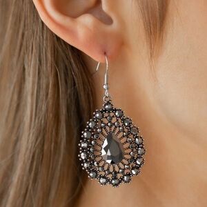 NWT Paparazzi Insta Classic Gunmetal Hoop Earrings